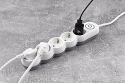 Мережевий фільтр 2Е Plus 5XSchuko з вимикачем, 3G*1.0мм, 3м, white 2E-U05VESM3W