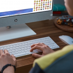Комп'ютер персональний моноблок HP Pavilion 27" FHD IPS AG, AMD R5-5500U, 16GB, F512GB, UMA, WiFi, кл+м, DOS, білий 68V08EA