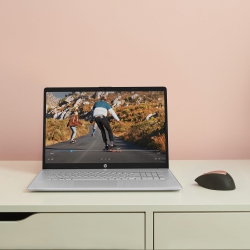 Ноутбук HP 17-cn3002ua 17.3" FHD IPS AG, Intel i7-1355U, 16GB, F1024GB, UMA, DOS, сріблястий 826W1EA