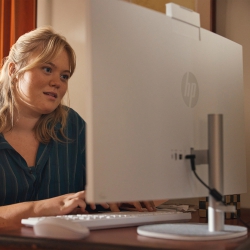ПК Моноблок HP All-in-One 27" FHD IPS AG, Intel U7-155U, 16GB, F512GB, UMA, WiFi, кл+м, DOS, белый A45E3EA