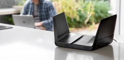 Маршрутизатор NETGEAR RAX120 Nighthawk AX6000 WiFi 6, 4xGE LAN, 1xGE WAN, 1x5GE, 2xUSB 3.0 RAX120-100EUS