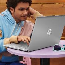 Ноутбук HP 17-cn3008ua 17.3" FHD IPS AG, Intel i3-N305, 8GB, F512GB, UMA, DOS, сріблястий 826W2EA